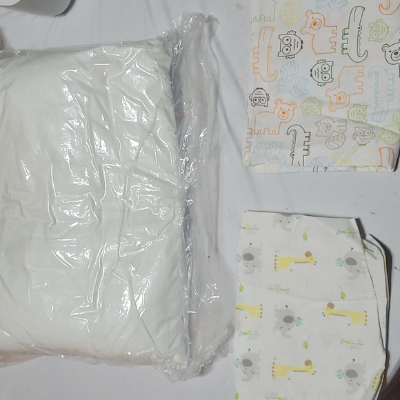 BABY PILLOW with 2 PILLOW CASES - Picture 1 of 3